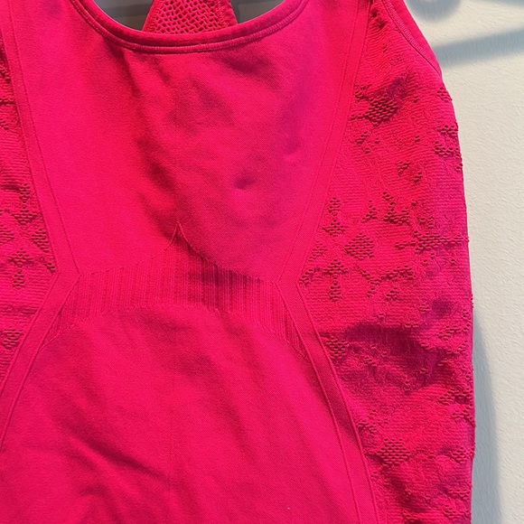 NWOT, Nux, Womens, Athletic Tank, built-in shelf bra, textured side detail - Picture 3 of 7